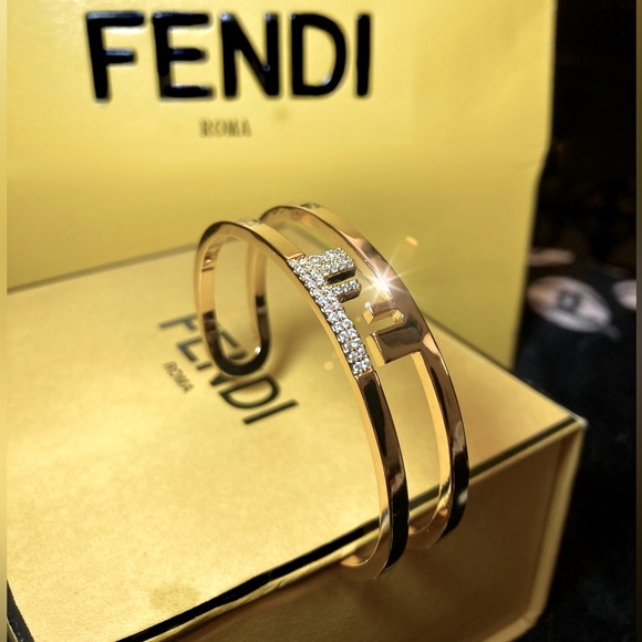 Authentic FENDI O'Lock Women's Gold Metal Cuff Bracelet - Picture 3 of 11